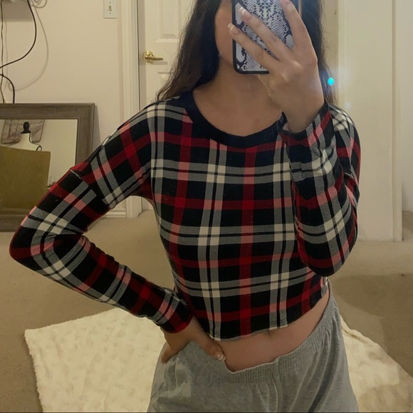 Windsor Tops - Windsor Plaid Long Sleeve Loungewear Scoop Neck Crop Top Size Small